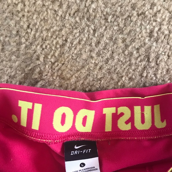 ⚡️FLASH SALE ⚡️NIKE DRI FIT CAPRIS ⚡️$8💥🌟🌟🌟 - Picture 3 of 3